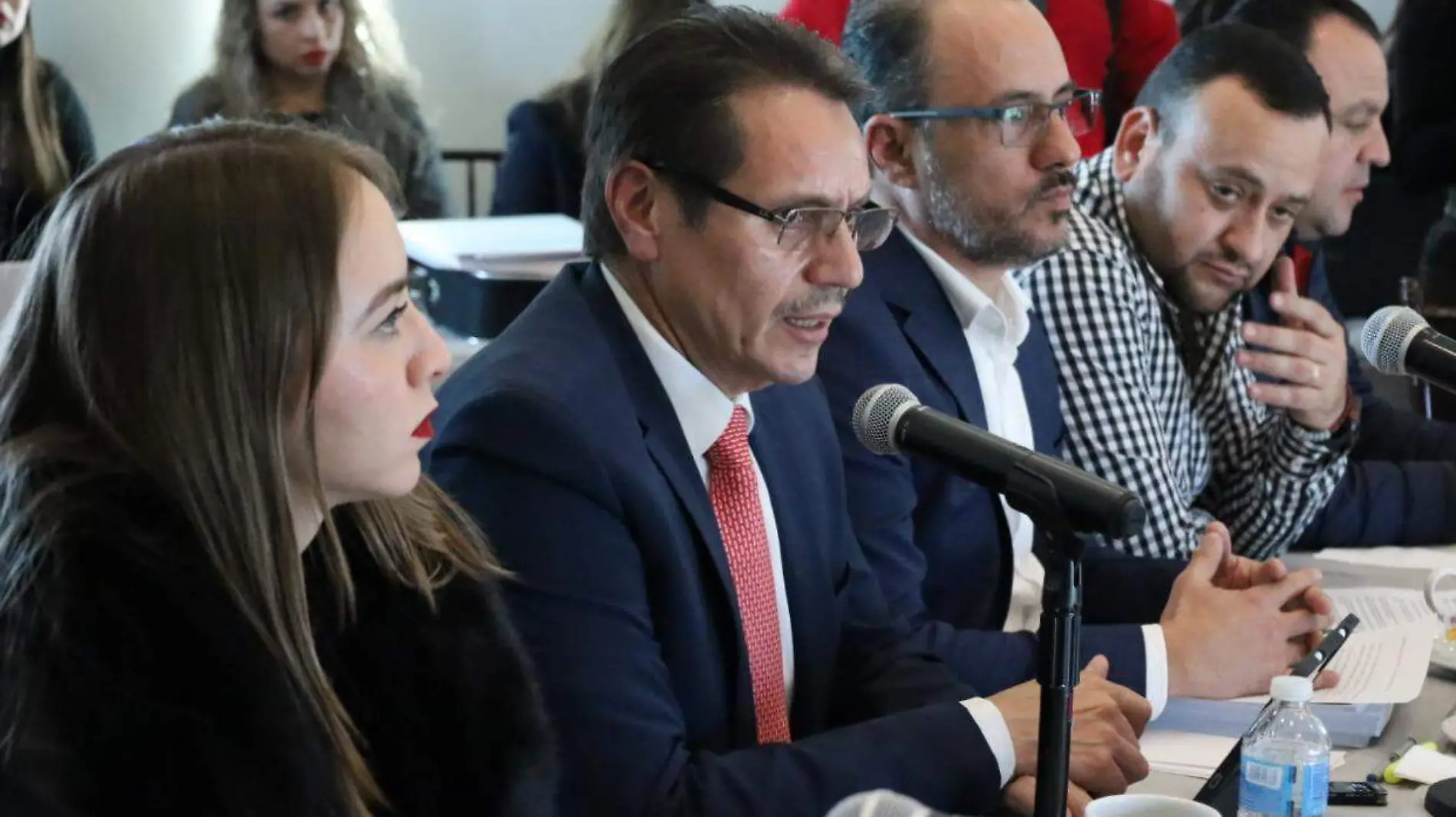 Secretario de Hacienda presenta paquete2025